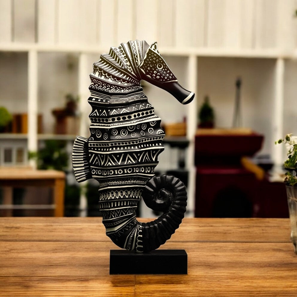 Hippocampe broderie noire à motif traditionnel sculpture  en résine