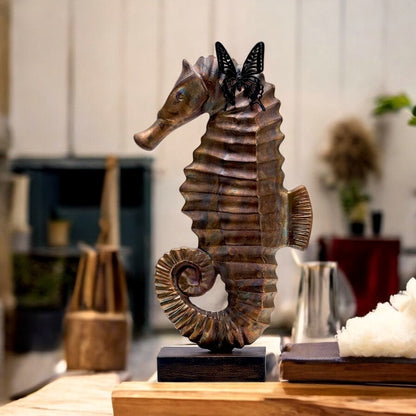 Hippocampe cuivrée papillon sculpture en résine