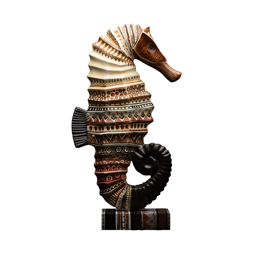 Hippocampe marron à motif traditionnel sculpté en résine.