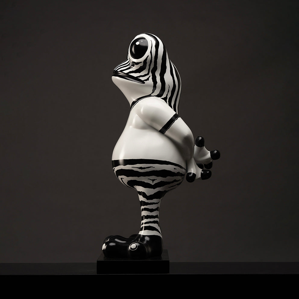 La grenouille zébrée Sculpture en résine