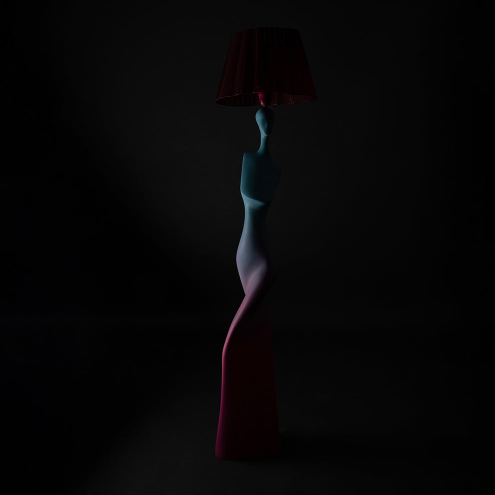 Silhouette femme couleur bleu turquoise et rose sculpture en résine