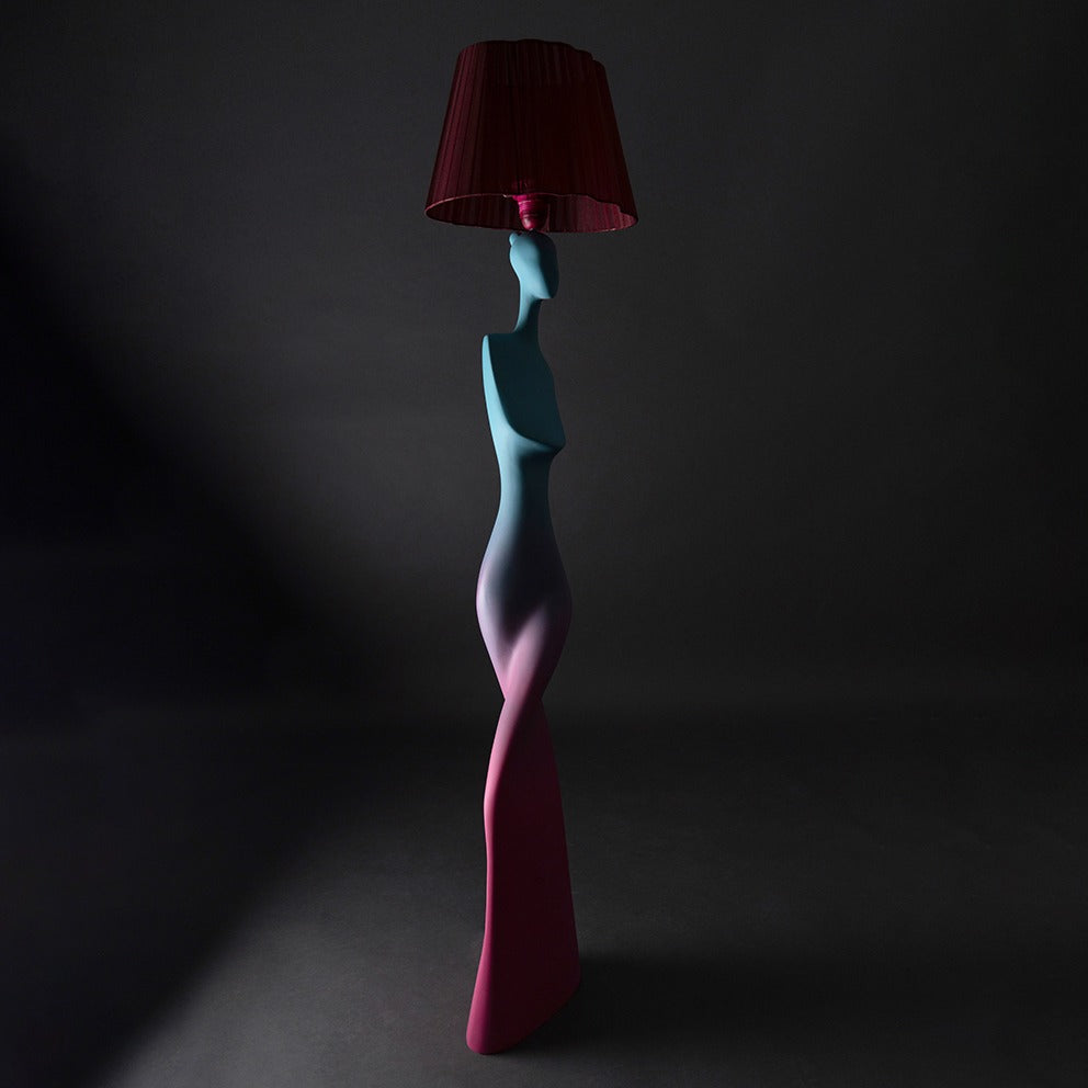 Silhouette femme couleur bleu turquoise et rose sculpture en résine