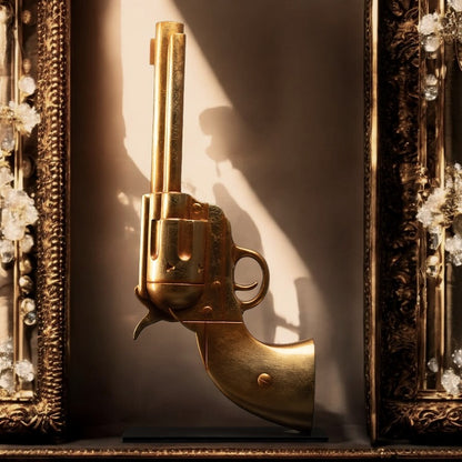Colt dore sculpture en resine