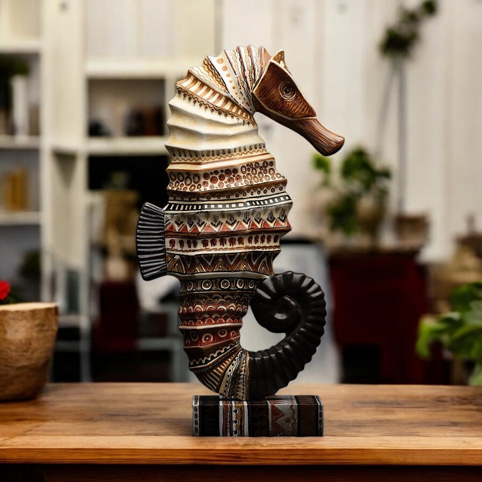 Hippocampe marron à motifs traditionnels